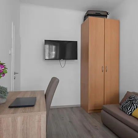 Flower Apartment *