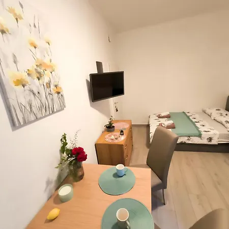 Flower Apartment *