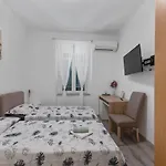 Flower Apartment *